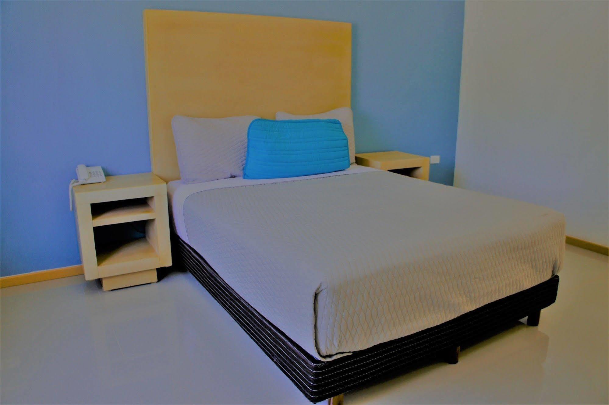 Capital Hotel Monclova Exterior photo