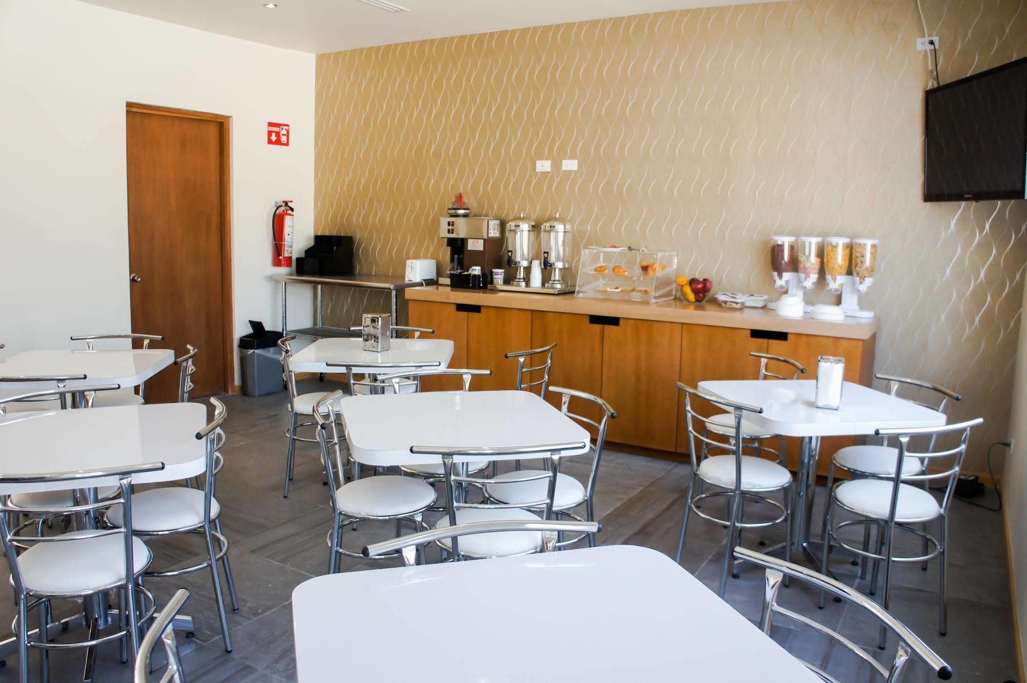 Capital Hotel Monclova Exterior photo